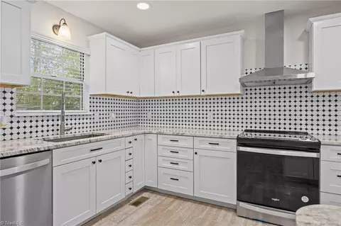 Kitchen - 18 Candlestick Dr, Thomasville, NC 27360 photo 3 of 4