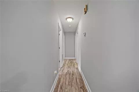 Entry Way - 18 Candlestick Dr, Thomasville, NC 27360 photo 2 of 4