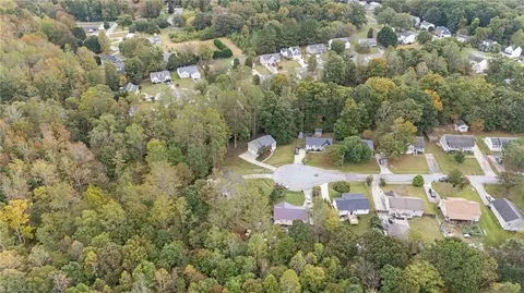 View/Area - 18 Candlestick Dr, Thomasville, NC 27360 photo 2 of 7