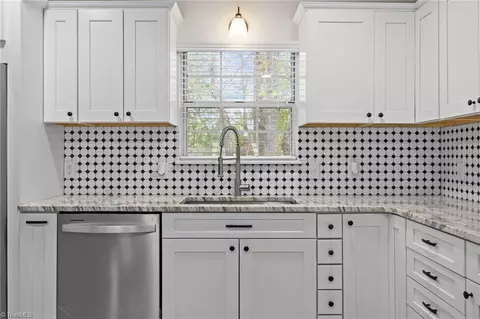 Kitchen - 18 Candlestick Dr, Thomasville, NC 27360 photo 4 of 4