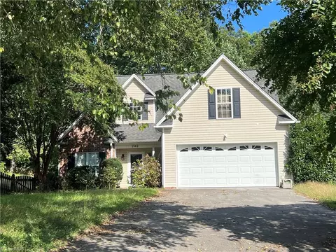 1142 Folkstone Ridge Ln, Winston Salem, NC 27127