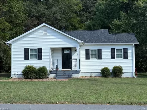 216 Tyler St, Yadkinville, NC 27055