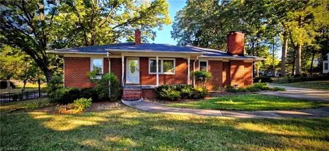 2228 Oak Hill Dr, Greensboro, NC 27408