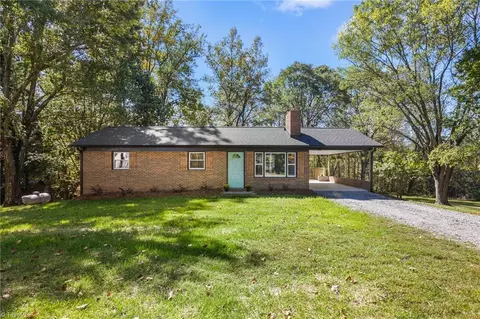 5109 P G Dr, Jonesville, NC 28642