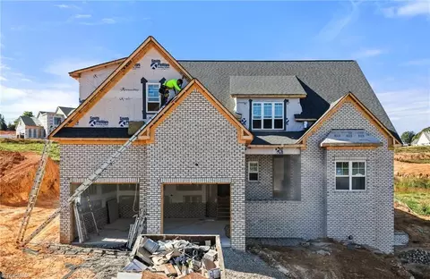 3054 Scarlet Tanager Dr, Winston Salem, NC 27106