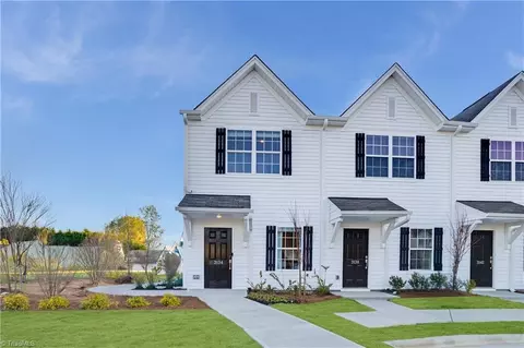 3134 Fall Hills Dr, Winston Salem, NC 27103