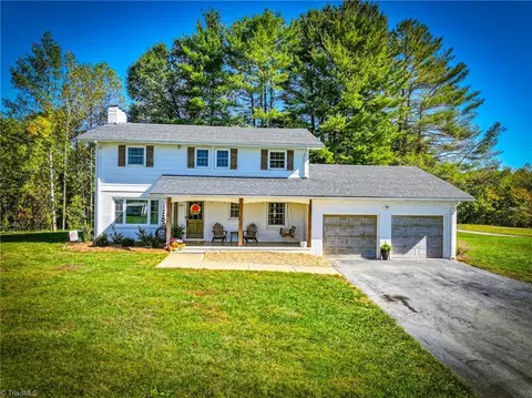 2140 Pipers Gap Rd, Mount Airy, NC 27030