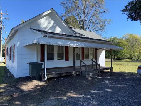 826 Summit Rd, Eden, NC 27288
