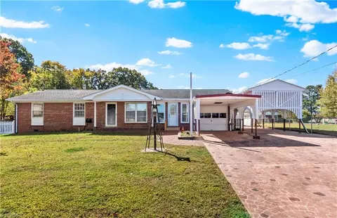 930 Rock Spring Dr, Winston Salem, NC 27105
