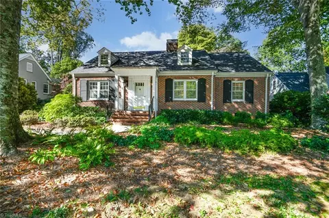 223 Avondale Dr, Greensboro, NC 27403