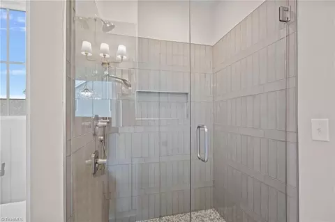 Bath - 151 Rimrock Rd, Harmony, NC 28634 photo 3 of 4