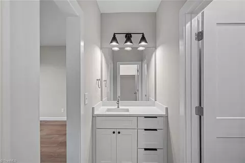 Entry Way - 151 Rimrock Rd, Harmony, NC 28634 photo 2 of 5