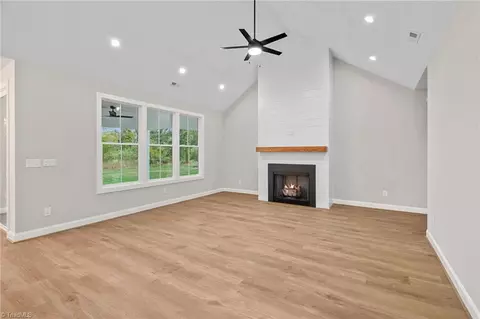 Living - 151 Rimrock Rd, Harmony, NC 28634 photo 4 of 4