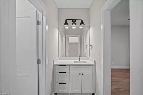 Entry Way - 151 Rimrock Rd, Harmony, NC 28634 photo 3 of 5