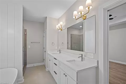 Bath - 151 Rimrock Rd, Harmony, NC 28634 photo 1 of 4