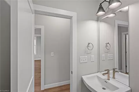 Entry Way - 151 Rimrock Rd, Harmony, NC 28634 photo 4 of 5