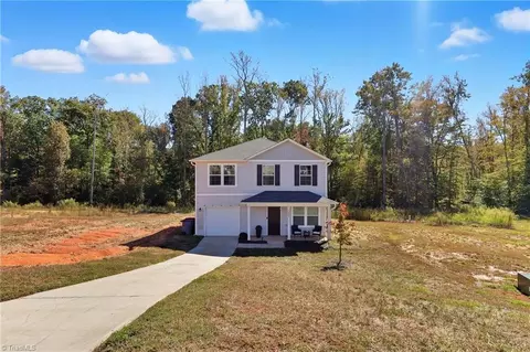 1684 Pen Oak Dr, Asheboro, NC 27203