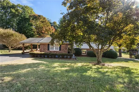 2805 Bobby Ln, Kernersville, NC 27284