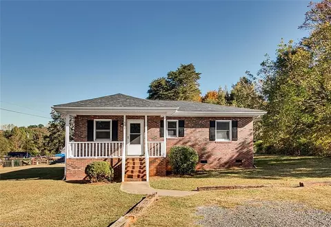 490 Stuart St, Ramseur, NC 27316