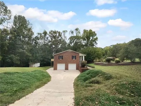 Exterior - 2286 Lynn Cir, Trinity, NC 27370 photo 2 of 3
