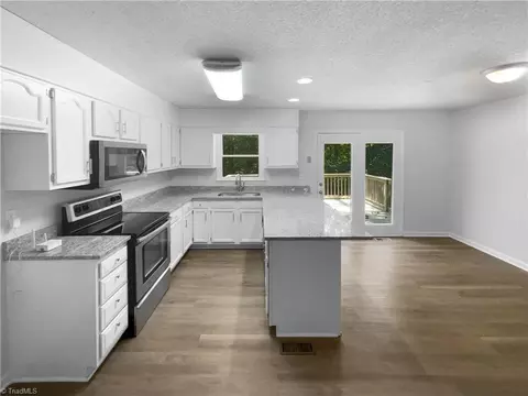Kitchen - 2286 Lynn Cir, Trinity, NC 27370 photo 1 of 2