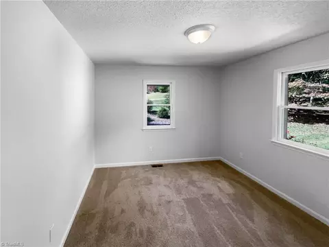 Bedroom - 2286 Lynn Cir, Trinity, NC 27370 photo 3 of 7