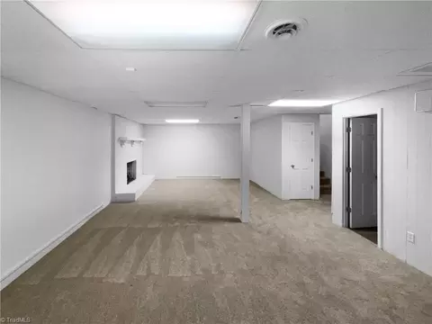 Living - 2286 Lynn Cir, Trinity, NC 27370 photo 3 of 5