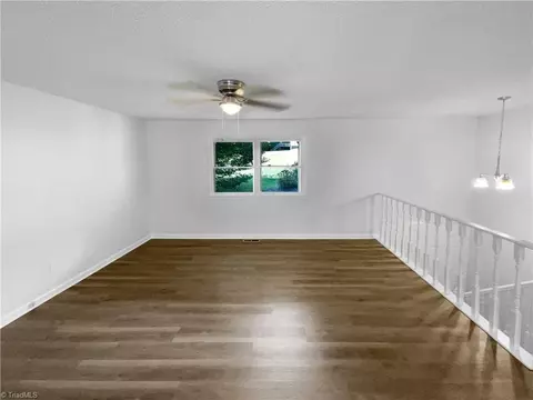 Living - 2286 Lynn Cir, Trinity, NC 27370 photo 2 of 5
