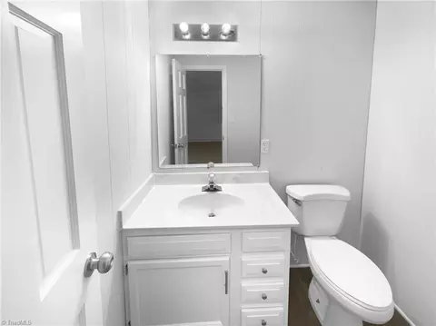Bath - 2286 Lynn Cir, Trinity, NC 27370 photo 3 of 4
