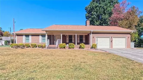 601 Beckwith Dr, Greensboro, NC 27410