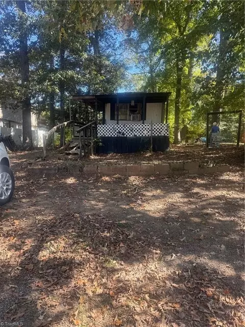 182 Shoreline Dr, Lexington, NC 27292