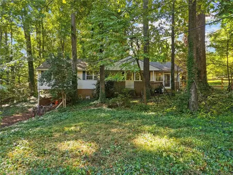 6203 Roblyn Rd, Greensboro, NC 27410