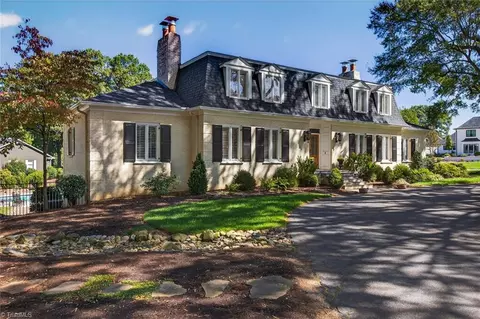 2805 Old Town Club Rd, Winston Salem, NC 27106
