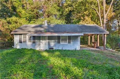 1213 Lolly Ln, Greensboro, NC 27405