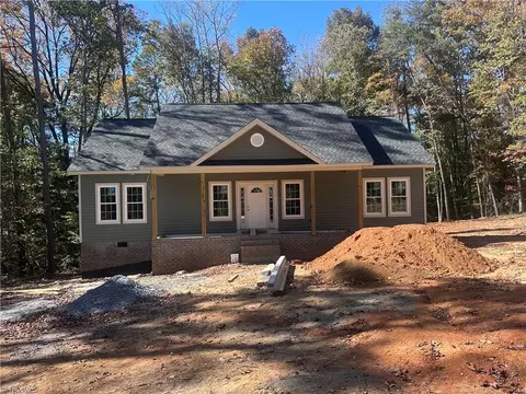 942 Ponderosa Heights Pl, Asheboro, NC 27205