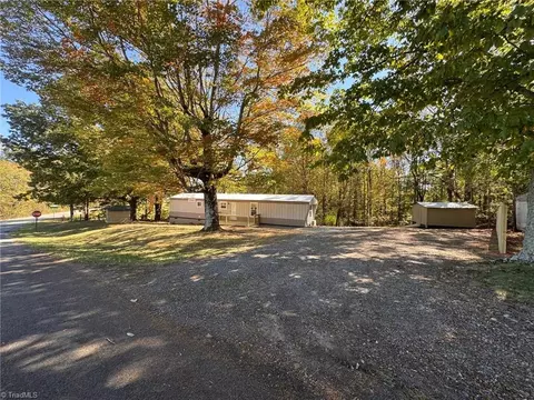 1015 Patterson Farm Rd, Pinnacle, NC 27043