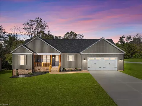 105 Legacy Ln, Eden, NC 27288