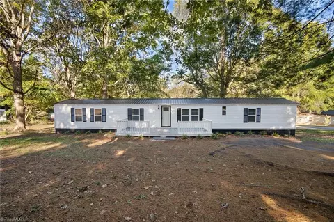 205 Casa Bella Dr, Advance, NC 27006