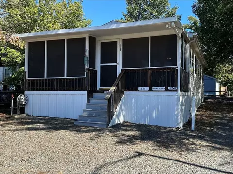 121 Cardinal Dr S, New London, NC 28127