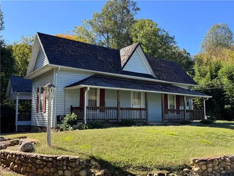 176 2nd St, Ronda, NC 28670