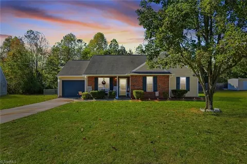 3772 Cheshire Place Ct, Winston Salem, NC 27106