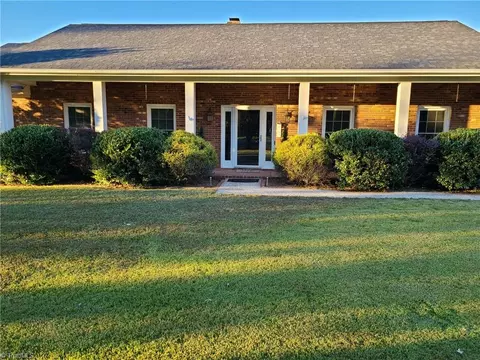 1105 Kingswood Dr, Kernersville, NC 27284