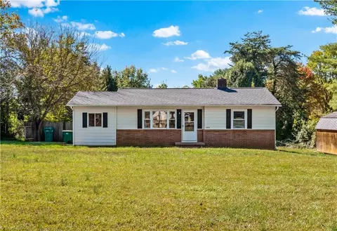 2878 NE Amber Ln, Winston Salem, NC 27105