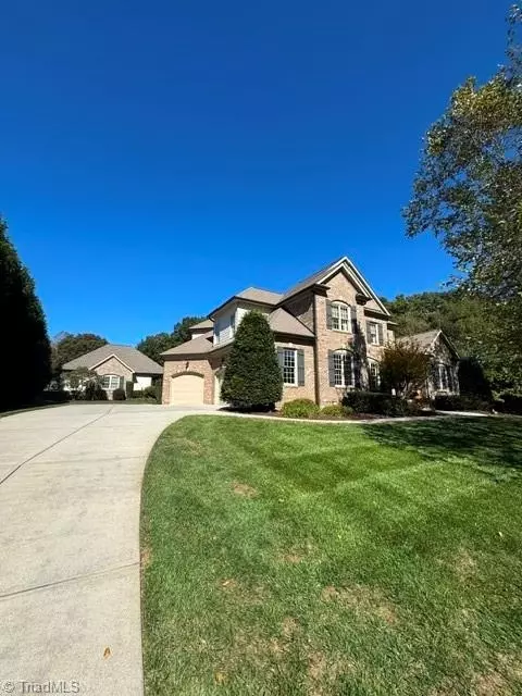 8404 Linville Oaks Dr, Oak Ridge, NC 27310
