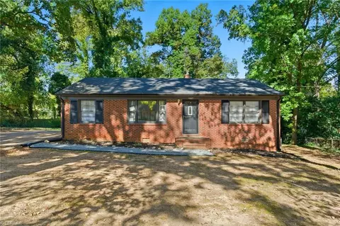 1907 Apex Pl, High Point, NC 27260