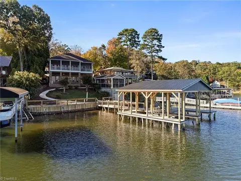 348 Shoreline Rd, New London, NC 28127