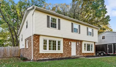 809 Daleview Pl, Greensboro, NC 27406