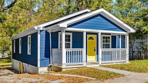 1423 Commerce Ave E, High Point, NC 27260