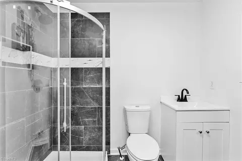 Bath - 1423 Commerce Ave E, High Point, NC 27260 photo 3 of 3