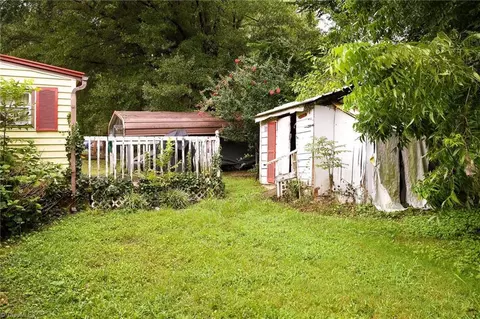 Exterior - 712 Cliffside Ave, High Point, NC 27260 photo 2 of 3